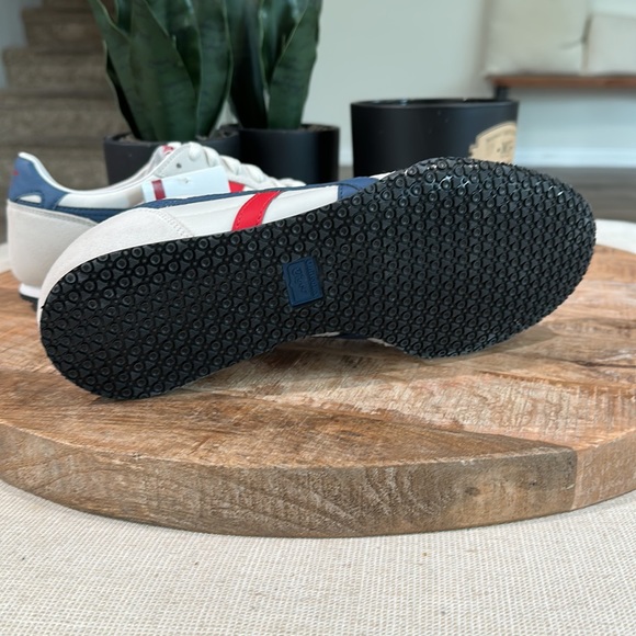 ASICS Onitsuka Tiger Light Grey UNISEX - Picture 8 of 11